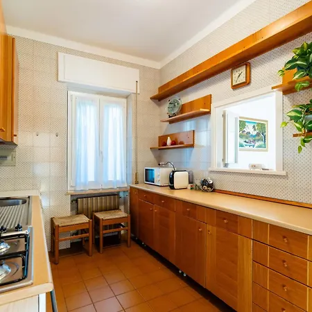 Apartment Il Raggio Di Sole By Interhome